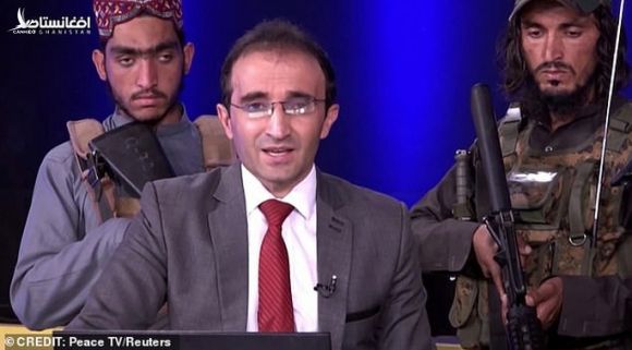Phát thanh viên Afghanistan đưa tin giữa vòng vây súng ống Taliban - Ảnh 1.