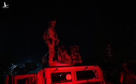 Cuộc đột kích ban đêm của biệt kích Afghanistan và bí mật trong ngôi nhà làm bằng gạch bùn