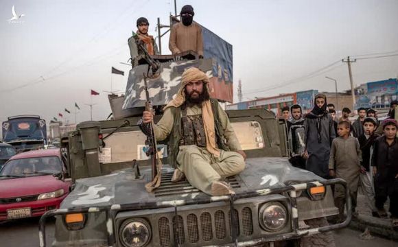 Nắm hàng tỷ USD vũ khí Mỹ, Taliban sẽ tự biến mình thành quân đội hùng mạnh hay... đem bán lấy tiền?