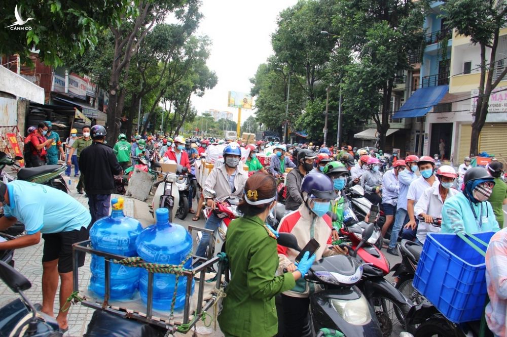 TP.HCM tăng cường các biện pháp siết chặt hơn nữa lưu lượng giao thông trên đường /// Ảnh: T.N