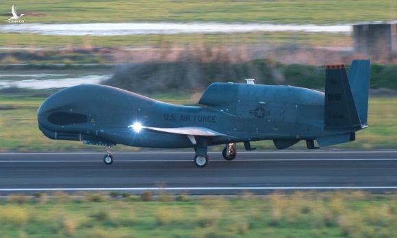 Trinh sát cơ RQ-4 Mỹ cất cánh tại Italy năm 2018. Ảnh: USAF.