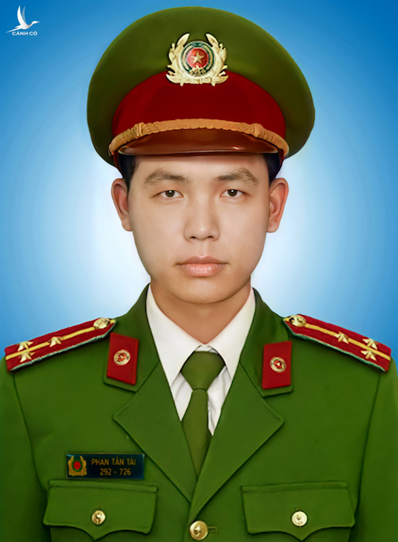 Chủ tịch nước truy tặng Huân chương Chiến công cho Đại úy Phan Tấn Tài ảnh 1