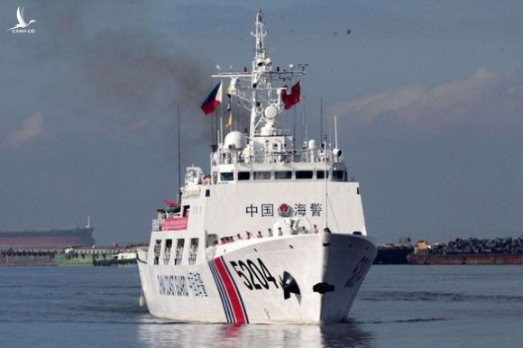 Trung Quốc từng bước thực hiện chiến lược độc chiếm Biển Đông với việc xét giấy đi lại - Ảnh 1.