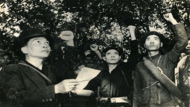 Đội trưởng Đội Việt Nam Tuyên truyền Giải phóng quân Võ Nguyên Giáp đọc tuyên thệ tại lễ thành lập, ngày 22.12.1944 /// Ảnh tư liệu