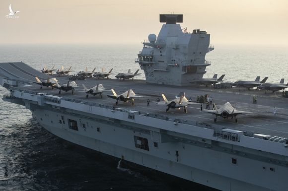 Tiêm kích F-35B Lightning II của Anh trên boong tàu sân bay HMS Queen Elizabeth của Anh