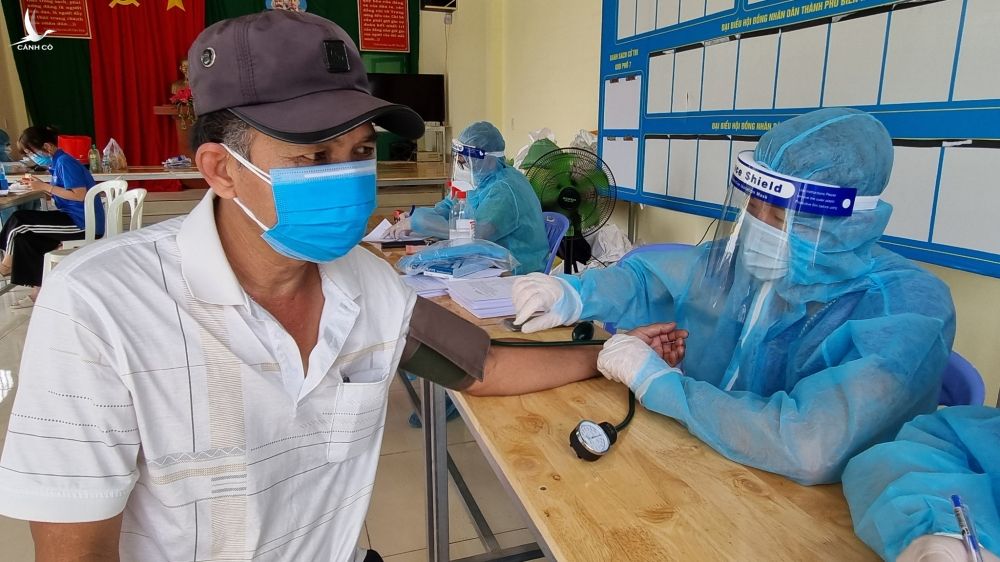 Đồng Nai: Hàng chục ngàn người dân, công nhân tiêm vắc xin Sinopharm - ảnh 1