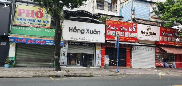 TP.HCM cho hàng quán hoạt động lại, nhưng các quán đều đóng cửa và... 'hẹn gặp lại' - ảnh 3