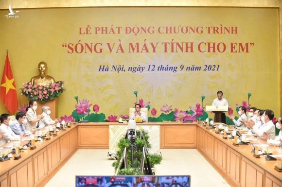 Thủ tướng Phạm Minh Chính kêu gọi ủng hộ hơn 1 triệu máy tính cho học sinh nghèo - 2