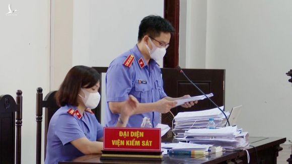 Giúp sức, giúp chị bóc phong bì, em gái Trưởng Đoàn Thanh tra Bộ Xây dựng bị đề nghị đến 5 năm tù - Ảnh 3.