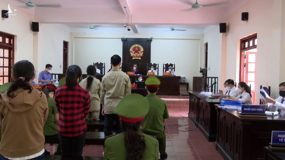 Giúp sức, giúp chị bóc phong bì, em gái Trưởng Đoàn Thanh tra Bộ Xây dựng bị đề nghị đến 5 năm tù - Ảnh 1.