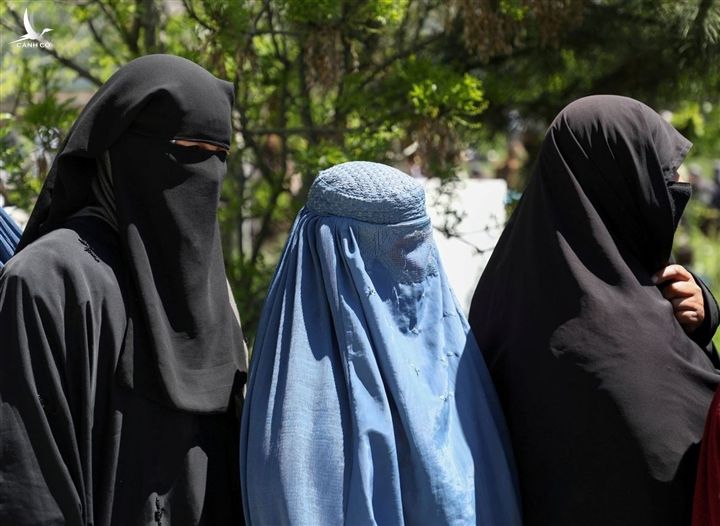 Taliban ban bố sắc lệnh đầu tiên về nữ giới - 1