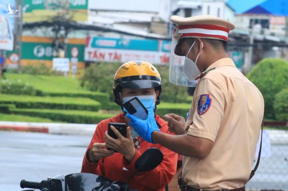 TP.HCM thử nghiệm kiểm soát người đi đường bằng mã QR: Giảm tiếp xúc tối đa - ảnh 3