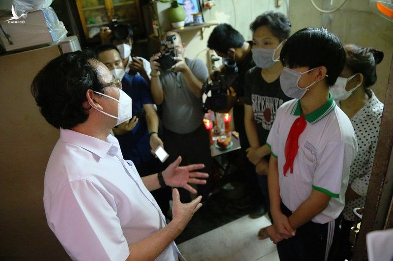 Chùm ảnh: Bí thư Nguyễn Văn Nên thăm trẻ em có người thân mất vì COVID-19 - ảnh 3