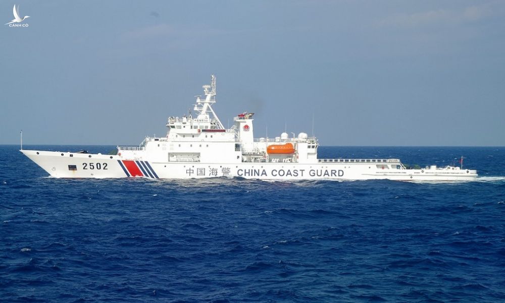Tàu hải cảnh Trung Quốc hoạt động gần Điếu Ngư/Senkaku năm 2016. Ảnh: Reuters.