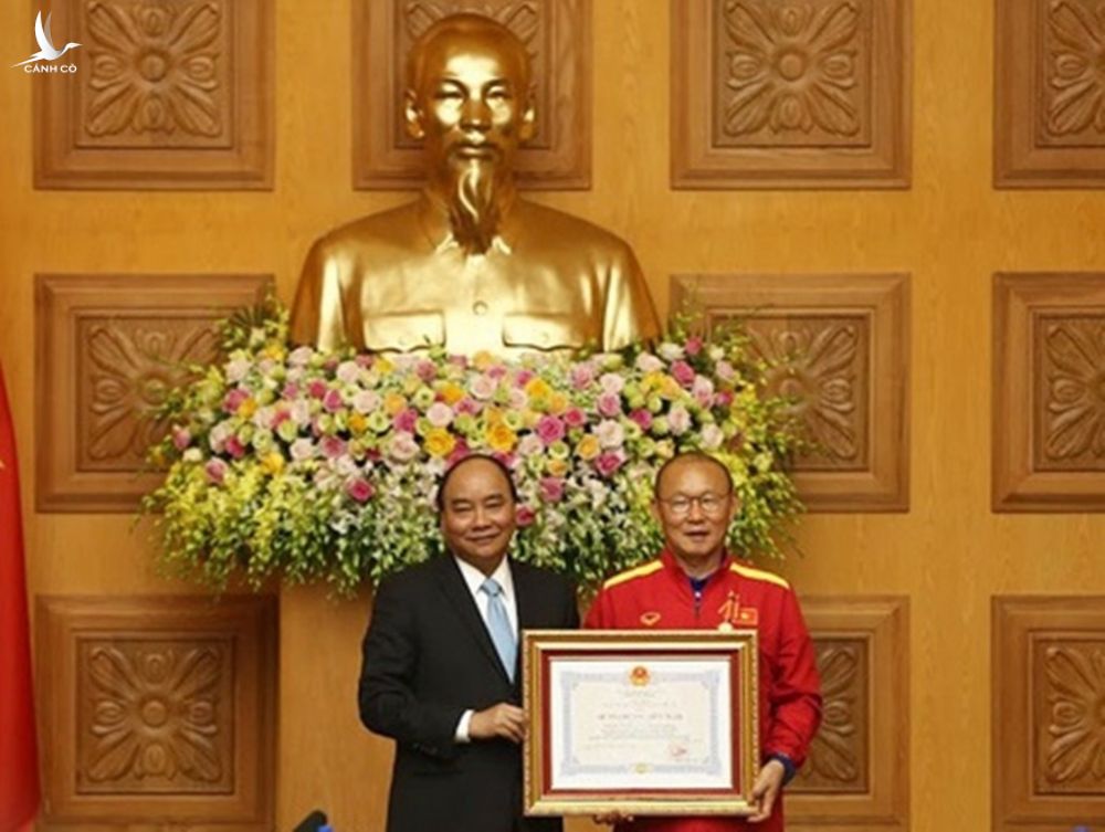 Chủ tịch nước Nguyễn Xuân Phúc gửi lời động viên tới thầy trò HLV Park Hang-seo - ảnh 1