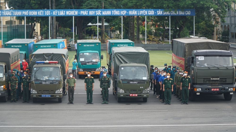 Bộ Quốc phòng tặng 100.000 phần quà, 4.000 tấn gạo cho người dân TP.HCM ảnh hưởng Covid-19 - ảnh 3