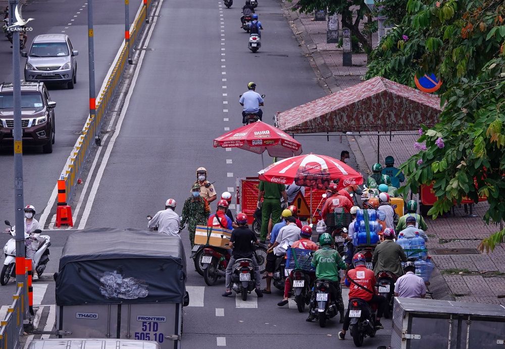 duong pho TP.HCM dong duc anh 2