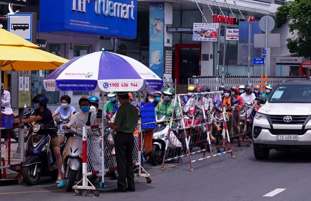 duong pho TP.HCM dong duc anh 3