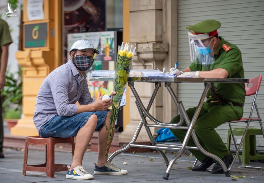 Kiem soat nguoi ra duong ngay quoc khanh anh 4