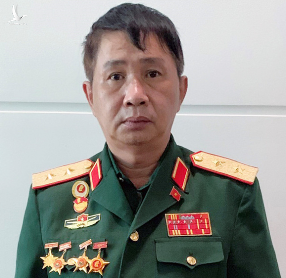 Bắt giữ người đàn ông giả mạo trung tướng quân đội - Ảnh 1. Bắt giữ người đàn ông giả mạo trung tướng quân đội - Ảnh 1.