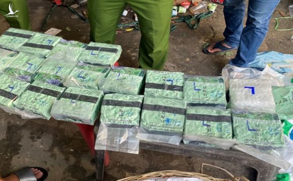 Bắt đường dây ma túy khủng trên chiếc xe "luồng xanh" từ Campuchia về TP HCM