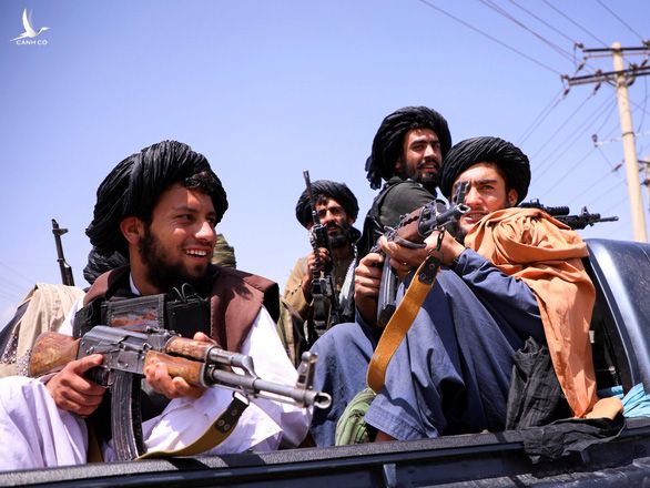 Taliban xả súng chỉ thiên ăn mừng, 17 người chết - Ảnh 1.