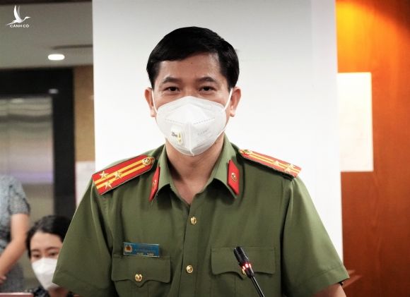 Thượng tá Lê Mạnh Hà, Phó trưởng phòng Tham mưu Công an TP.HCM, thông tin tại buổi họp báo /// Sỹ Đông