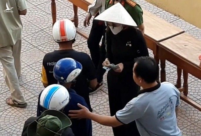 Thừa Thiên – Huế báo cáo việc từ thiện của ca sĩ Thủy Tiên lên Bộ Công an - Ảnh 1.