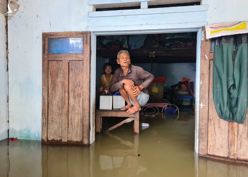 Hàng ngàn căn nhà bị ngập, sạt lở cao tốc Đà Nẵng - Quảng Ngãi - ảnh 5