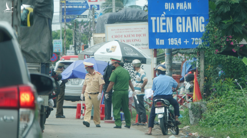 Nghịch lý chống dịch Covid-19 ở Tiền Giang: Tâm dịch gỡ chốt; các địa phương vẫn giăng dây - ảnh 4