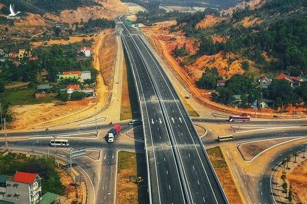 Chính phủ báo cáo tiến độ xây dựng đường bộ cao tốc Bắc Nam
