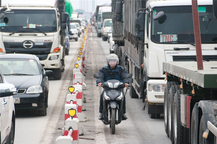 Hà Nội: 4 ô tô tông liên hoàn, đường Vành đai 3 trên cao tắc cứng 15km - 9