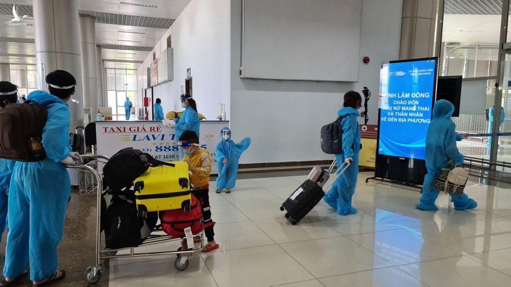 Lâm Đồng: 7 du khách chuẩn bị rời Đà Lạt thì phát hiện mắc Covid-19 ngay tại sân bay - ảnh 2