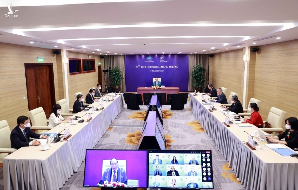 Chủ tịch nước Nguyễn Xuân Phúc đã dẫn đầu đoàn đại biểu Việt Nam tham dự Hội nghị các nhà Lãnh đạo kinh tế APEC lần thứ 28 theo hình thức trực tuyến.