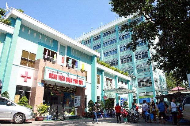 Con đường 14 năm từ vị giám đốc bệnh viện 34 tuổi đến khi bị bắt tạm giam - Ảnh 3. Con đường 14 năm từ vị giám đốc bệnh viện 34 tuổi đến khi bị bắt tạm giam - Ảnh 3.
