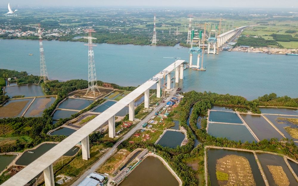 Công trình cầu Phước Khánh bắc qua sông Lòng Tàu năm 2018. Ảnh:Quỳnh Trần.