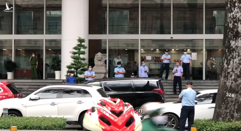  Không được đón tiếp, CEO Nguyễn Phương Hằng rời đi ngay sau khi đến trụ sở báo Sài Gòn Giải Phóng - Ảnh 1.