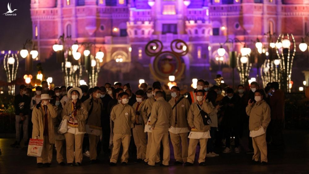 33.000 người mắc kẹt trong Disneyland Trung Quốc vì một ca Covid-19 - ảnh 3
