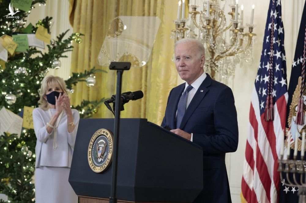 Tổng thống Mỹ Joe Biden phát biểu tại Nhà Trắng hôm 1/12. Ảnh: AFP.