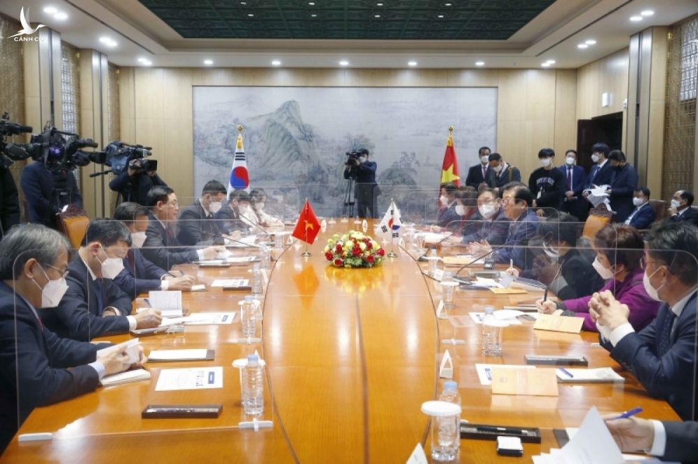 Chuyến thăm Hàn Quốc lần này nhằm khẳng định sự coi trọng quan hệ Việt Nam – Hàn Quốc, trong bối cảnh hai bên đang chuẩn bị kỷ niệm 30 năm thiết lập quan hệ ngoại giao Việt Nam – Hàn Quốc năm 2022.(Ảnh: Doãn Tấn/TTXVN)