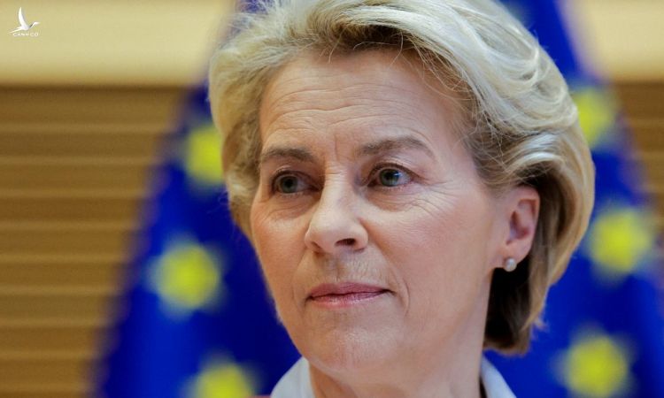 Chủ tịch Ủy ban Châu Âu Ursula von der Leyen tại cuộc họp ở Brussels, Bỉ, hôm 8/12. Ảnh: AFP.