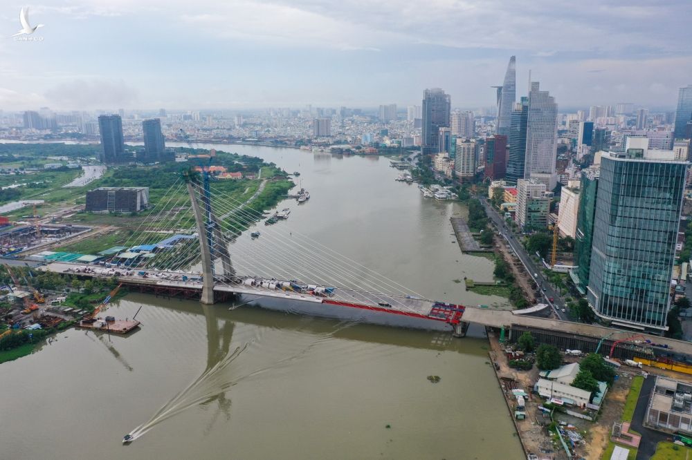 Cầu Thủ Thiêm nối bán đảo này với khu trung tâm TP HCM tháng 10/2021. Ảnh: Quỳnh Trần