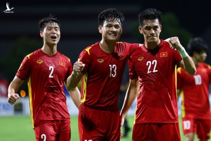 Bất bại vòng bảng AFF Cup 2020, tuyển Việt Nam chắc chân trong top 100 FIFA - 1