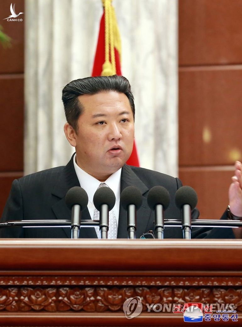 Ông Kim Jong-un xuất hiện với ngoại hình gầy chưa từng thấy - 1