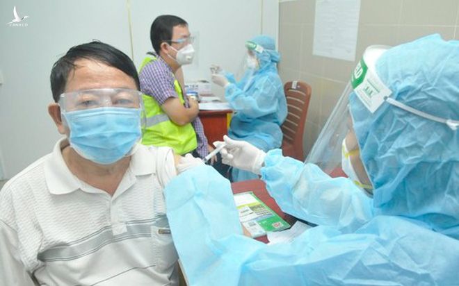 Chiều 15/12: Việt Nam đã tiếp nhận hơn 168,8 triệu liều vaccine phòng COVID-19; Bến Tre thêm 911 F0 trong cộng đồng