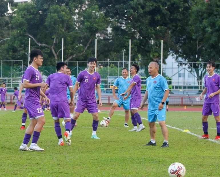 HLV Park Hang Seo chốt danh sách 23 tuyển thủ Việt Nam đấu Indonesia - 1