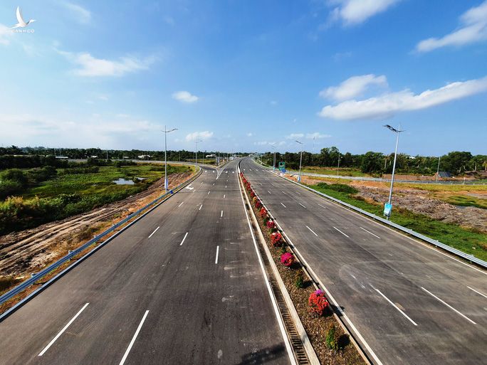 Chủ tịch nước phát lệnh thông xe kỹ thuật tuyến cao tốc Trung Lương - Mỹ Thuận - Ảnh 4.