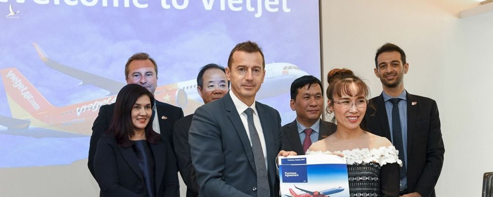 Tổng Giám đốc Vietjet Nguyễn Thị Phương Thảo và Ông Guillaume Faury, Chủ tịch, Tổng giám đốc của Tập đoàn Airbus cùng ký kết hợp đồng mua 20 máy bay A321XLR - Sputnik Việt Nam, 1920, 01.11.2019
