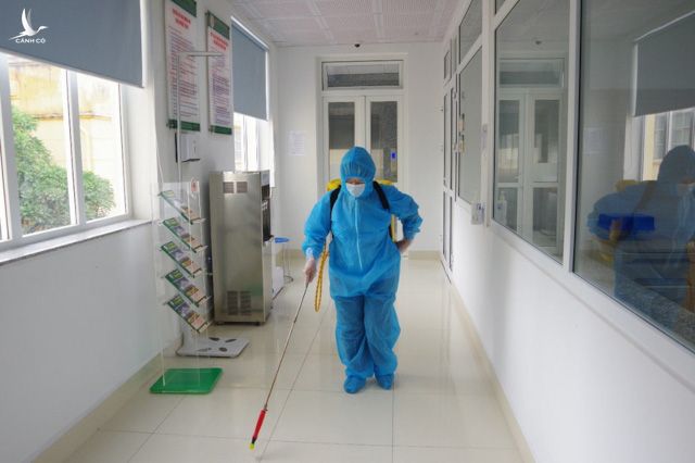 Người nhiễm biến thể Omicron đầu tiên tại Việt Nam được xuất viện
