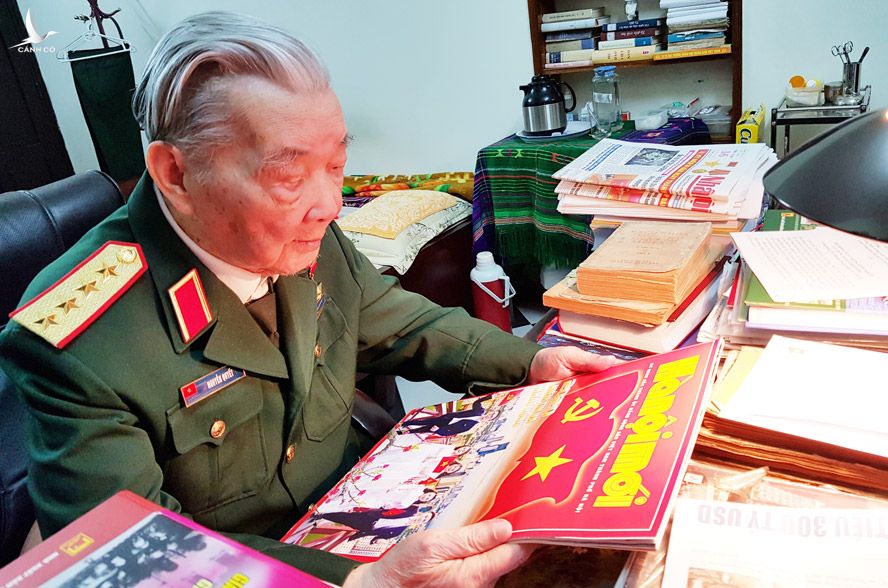 Chủ tịch nước Nguyễn Xuân Phúc gửi thư thăm hỏi vị Đại tướng 100 tuổi - Ảnh 1.